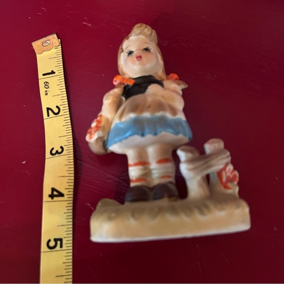 💚Hand-painted girl figurine - Picture 4 of 4